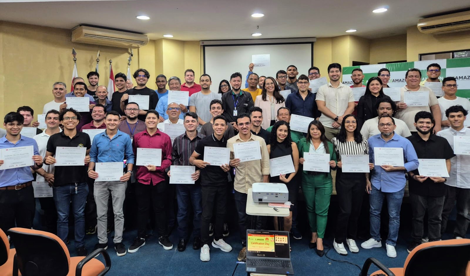 Imagem da notícia: 🎓✨ Formatura das Turmas 1 e 2 do Programa Huawei Power Generation – Instalador de Sistemas Fotovoltaicos!
